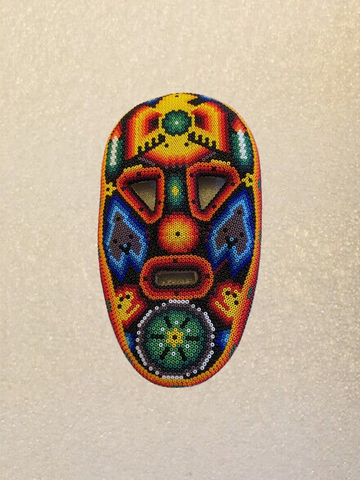Máscara facial con cuentas huichol
