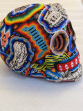Cráneo con cuentas huichol hecho a mano en méxico