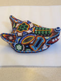 Máscara mexicana con cuentas huichol